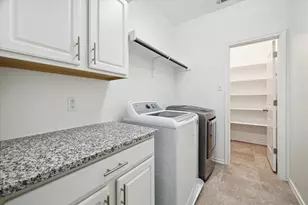 2105 Town Centre Dr, Round Rock, TX 78664 - Photo 14