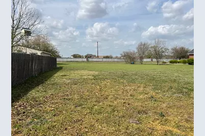 1005 Th Johnson Drive, Taylor, TX 76574 - Photo 6