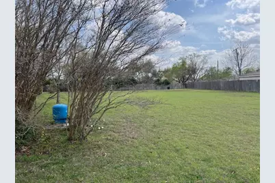 1005 Th Johnson Drive, Taylor, TX 76574 - Photo 4