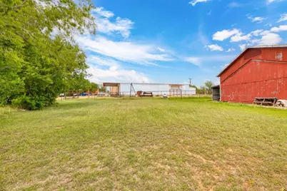 805 N Magnolia Avenue, Luling, TX 78648 - Photo 36