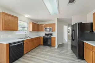 113 Matthew Dr, Hutto, TX 78634 - Photo 6