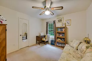 835 Jones St, Smithville, TX 78957 - Photo 14
