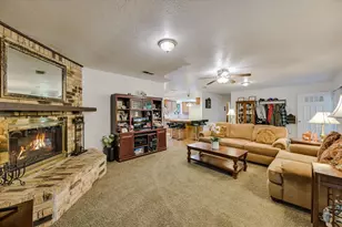 835 Jones St, Smithville, TX 78957 - Photo 6