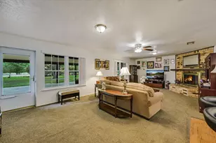 835 Jones St, Smithville, TX 78957 - Photo 4