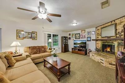 835 Jones Street, Smithville, TX 78957 - Photo 4