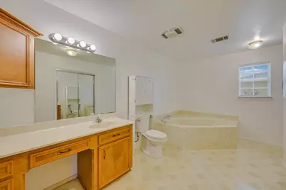 835 Jones Street, Smithville, TX 78957 - Photo 12