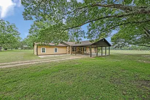 835 Jones St, Smithville, TX 78957 - Photo 1
