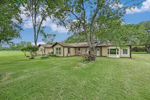 835 Jones St, Smithville, TX 78957 - Photo 18