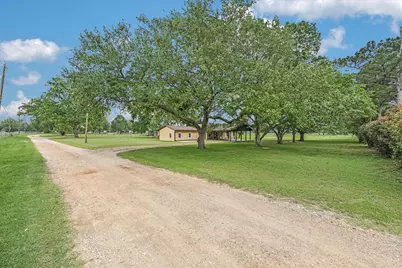 835 Jones Street, Smithville, TX 78957 - Photo 2