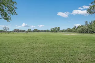 835 Jones St, Smithville, TX 78957 - Photo 22