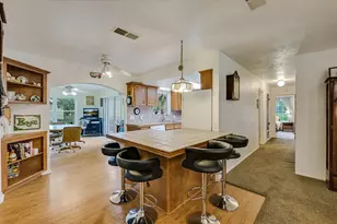 835 Jones St, Smithville, TX 78957 - Photo 8