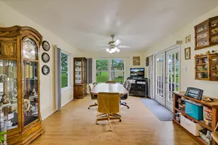 835 Jones St, Smithville, TX 78957 - Photo 8