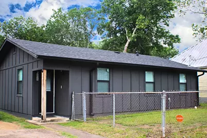906 E Live Oak Street, Lockhart, TX 78644 - Photo 1