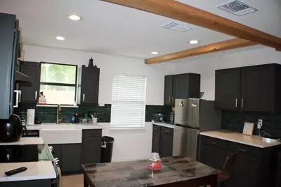 906 E Live Oak Street, Lockhart, TX 78644 - Photo 4