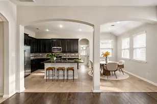 6531 Hunters Creek Ln, Baytown, TX 77521 - Photo 4