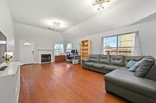 5302 Walnut Grove Dr, Austin, TX 78744 - Photo 2