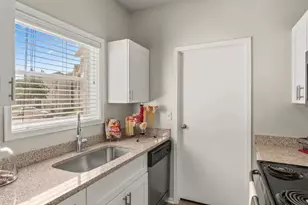 13005 Heinemann Dr, Austin, TX 78727 - Photo 8