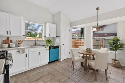 6901 Bancroft Woods Drive, Austin, TX 78729 - Photo 6