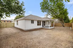 1006 Cottonbowl Dr, Taylor, TX 76574 - Photo 34