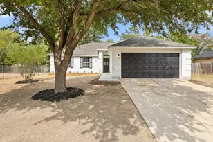 1006 Cottonbowl Dr, Taylor, TX 76574 - Photo 2