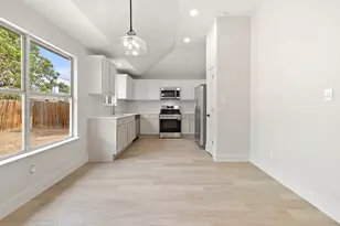 1006 Cottonbowl Dr, Taylor, TX 76574 - Photo 12