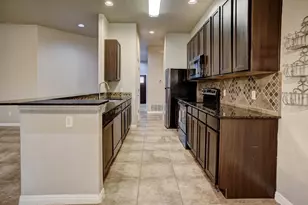 105 S Kaupo Dr, Bastrop, TX 78602 - Photo 6