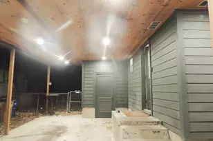 1307 Deloney St, Austin, TX 78721 - Photo 12