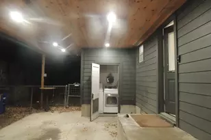 1307 Deloney St, Austin, TX 78721 - Photo 10