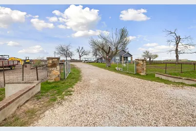 1151 County Road 394, Hutto, TX 78634 - Photo 12