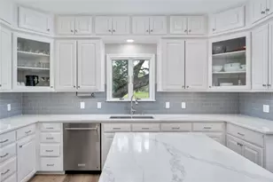 330 Live Oak Hills Ct, San Marcos, TX 78666 - Photo 8
