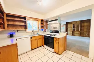 1704 Parkside Ln, Austin, TX 78745 - Photo 4