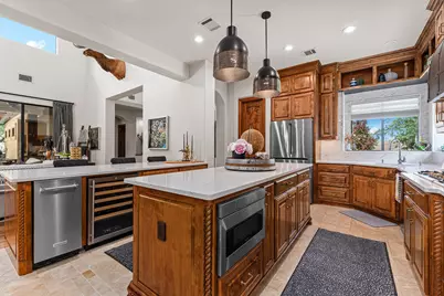 3 Applegreen Court, The Hills, TX 78738 - Photo 6