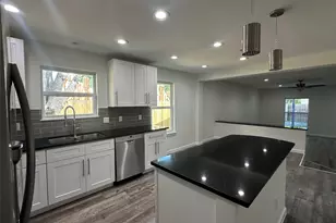 908 Plateau Cir, Austin, TX 78745 - Photo 10