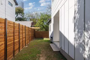 1104 E 2nd St, Austin, TX 78702 - Photo 26