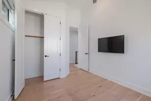 1104 E 2nd St, Austin, TX 78702 - Photo 20