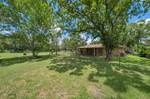 213 Atascosa St, Lockhart, TX 78644 - Photo 18