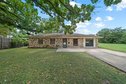 213 Atascosa Street, Lockhart, TX 78644 - Photo 2