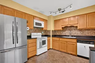 213 Atascosa St, Lockhart, TX 78644 - Photo 6