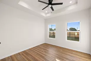 340 Cactus St, Giddings, TX 78942 - Photo 14