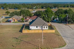 340 Cactus St, Giddings, TX 78942 - Photo 34