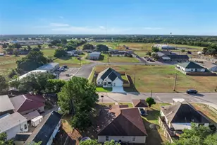 340 Cactus St, Giddings, TX 78942 - Photo 30