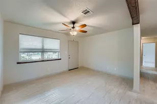 410 Magnolia St, Bastrop, TX 78602 - Photo 2