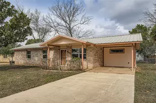 410 Magnolia St, Bastrop, TX 78602 - Photo 1