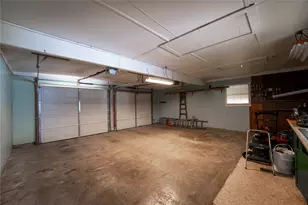 1070 N Franklin St, La Grange, TX 78945 - Photo 16