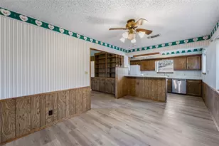 1070 N Franklin St, La Grange, TX 78945 - Photo 8