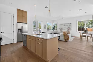 210 W Mockingbird Ln, Austin, TX 78745 - Photo 8