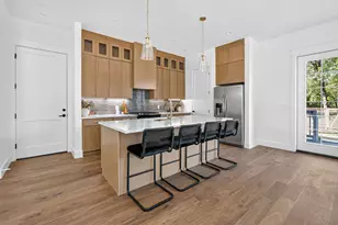 210 W Mockingbird Ln, Austin, TX 78745 - Photo 10