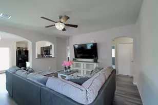 1041 DUMFRIES Dr, Seguin, TX 78155 - Photo 2
