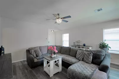 1041 Dumfries Drive, Seguin, TX 78155 - Photo 8