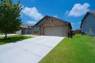 1041 DUMFRIES Dr, Seguin, TX 78155 - Photo 4
